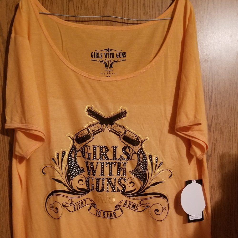 Girls with guns tee